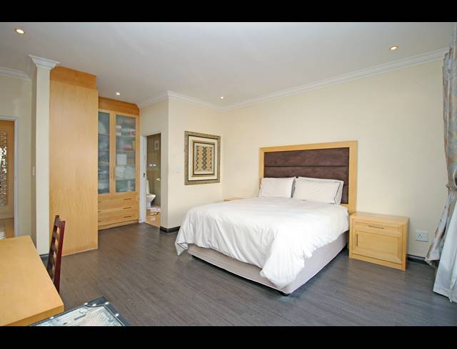 4 BEDROOM HOUSE FOR SALE IN HOUGHTON ESTATE